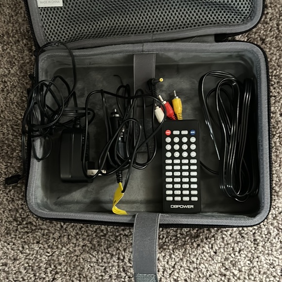DBPower portable DVD player - Picture 3 of 3